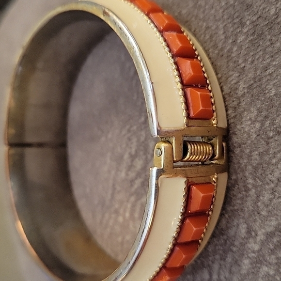 Vtg Mid-Century Atomic Enamel Brass Chunky Clamper Bangle Castlecore Bracelet - Picture 3 of 7